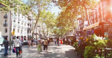Barcelona intensifica la vigilancia para regular los pisos turísticos
