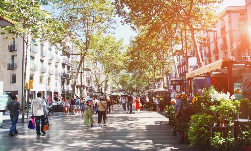 Barcelona intensifica la vigilancia para regular los pisos turísticos