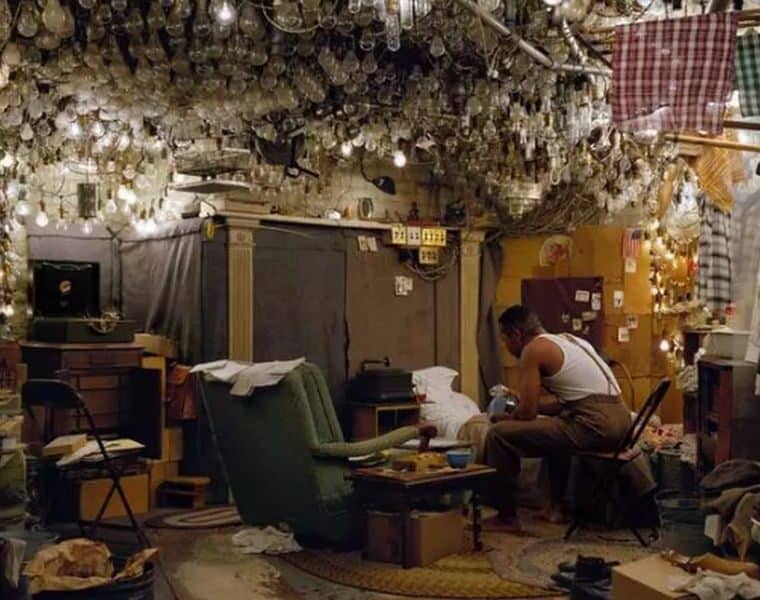 La imponente presencia de Jeff Wall en La Virreina con imágenes gigantes y adictivas