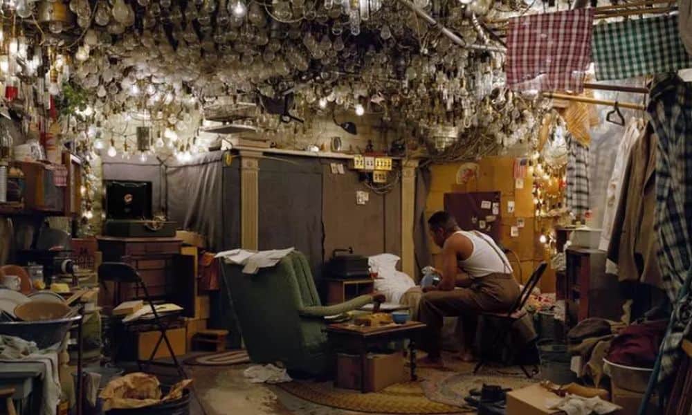 La imponente presencia de Jeff Wall en La Virreina con imágenes gigantes y adictivas