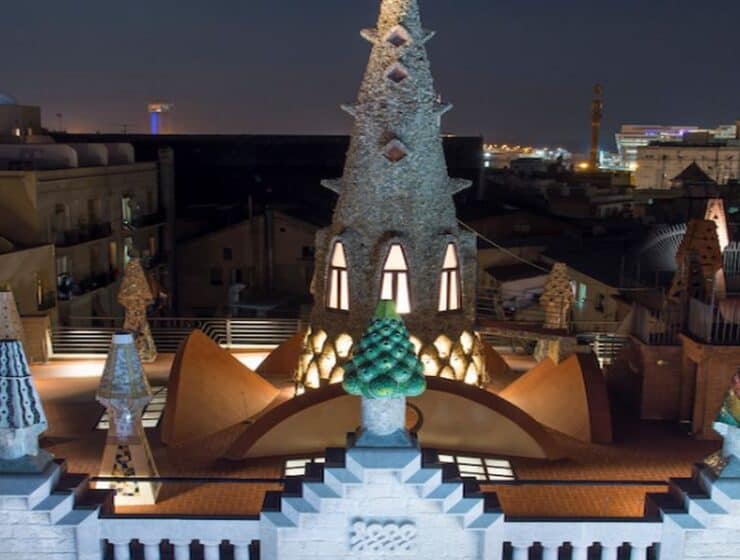 Las noches de verano resplandecen con música entre las chimeneas de Gaudí en el Palau Güell