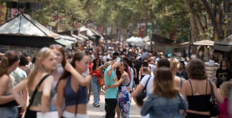 Barcelona reaches its highest population since 1991