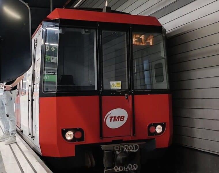 Retiro histórico: TMB jubila el último tren serie 2000 del Metro de Barcelona