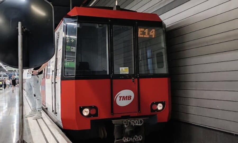 Retiro histórico: TMB jubila el último tren serie 2000 del Metro de Barcelona