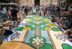 Alfombras florales en Barcelona y Sitges: la tradición que viste las calles de colores