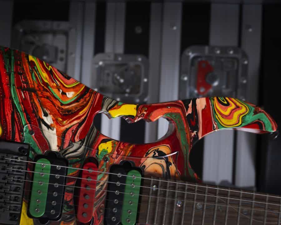 Barcelona abre el primer museo de Europa de guitarras de estrellas del rock