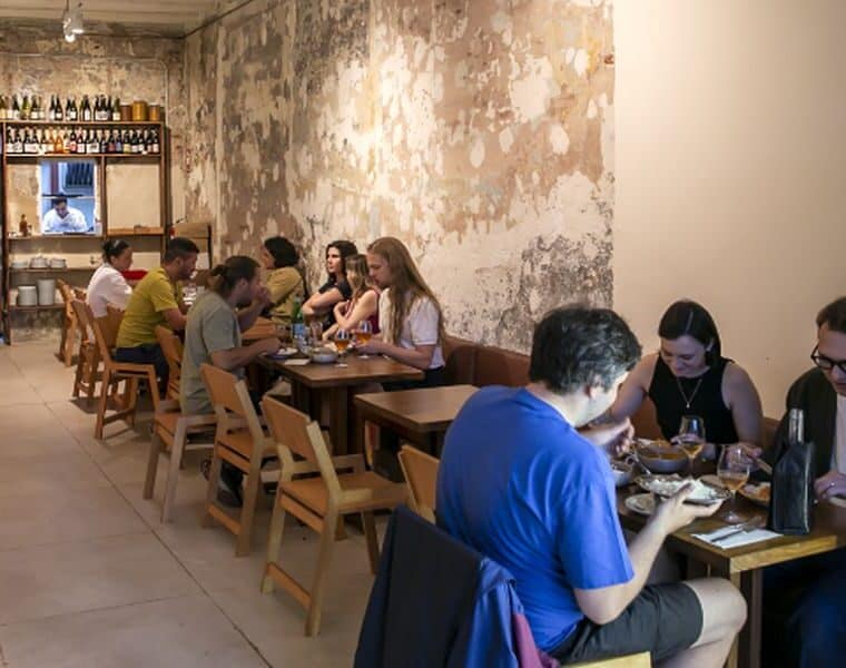 Acha'ar Bar, para disfrutar del vino y encurtidos naturales de India