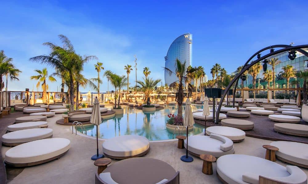 Barcelona inaugurates its first exclusive beach club Bastian Beach