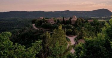 Montclar, un pueblo medieval con mucho encanto que quizás no conoces