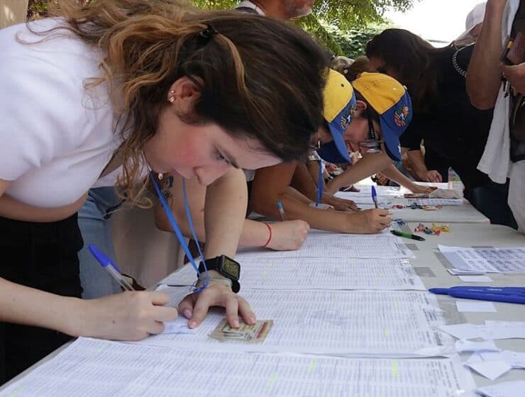 Venezolanos en Barcelona acuden masivamente a las urnas por una Venezuela sin ataduras