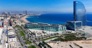 Barcelona aprueba un aumento de impuestos para impulsar la sostenibilidad y gestionar el turismo