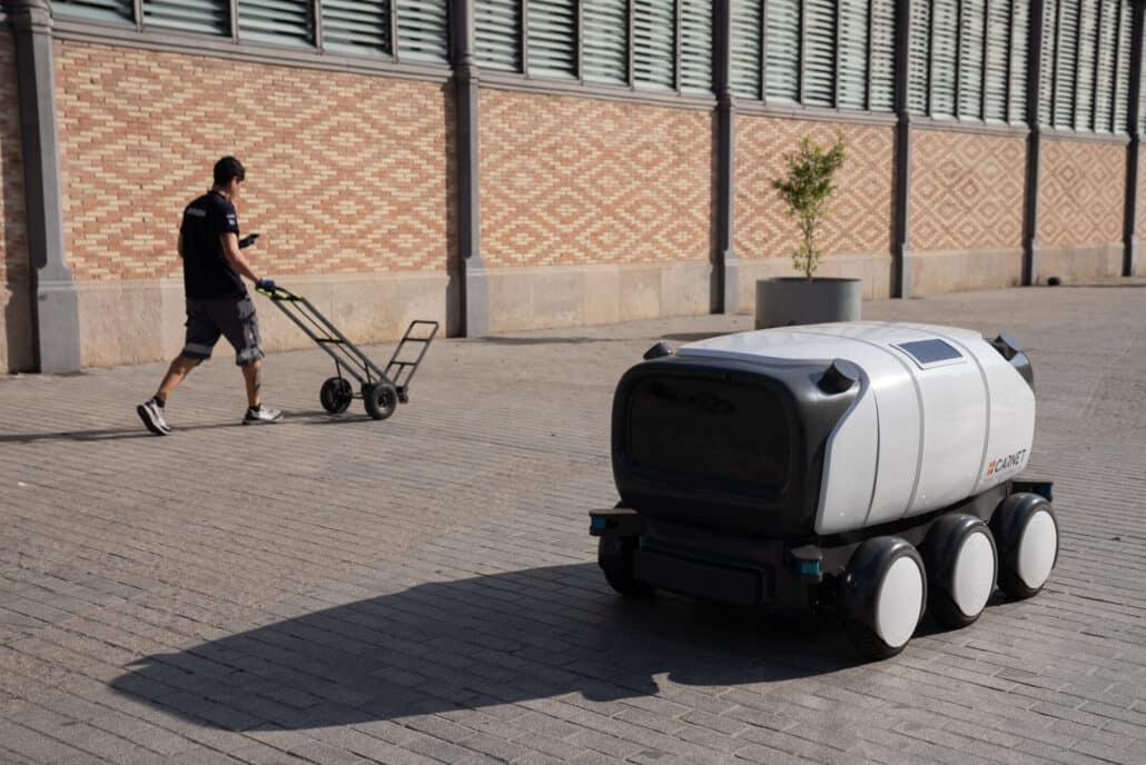 Barcelona pone a prueba robots autónomos para la entrega de paquetería sostenible 2