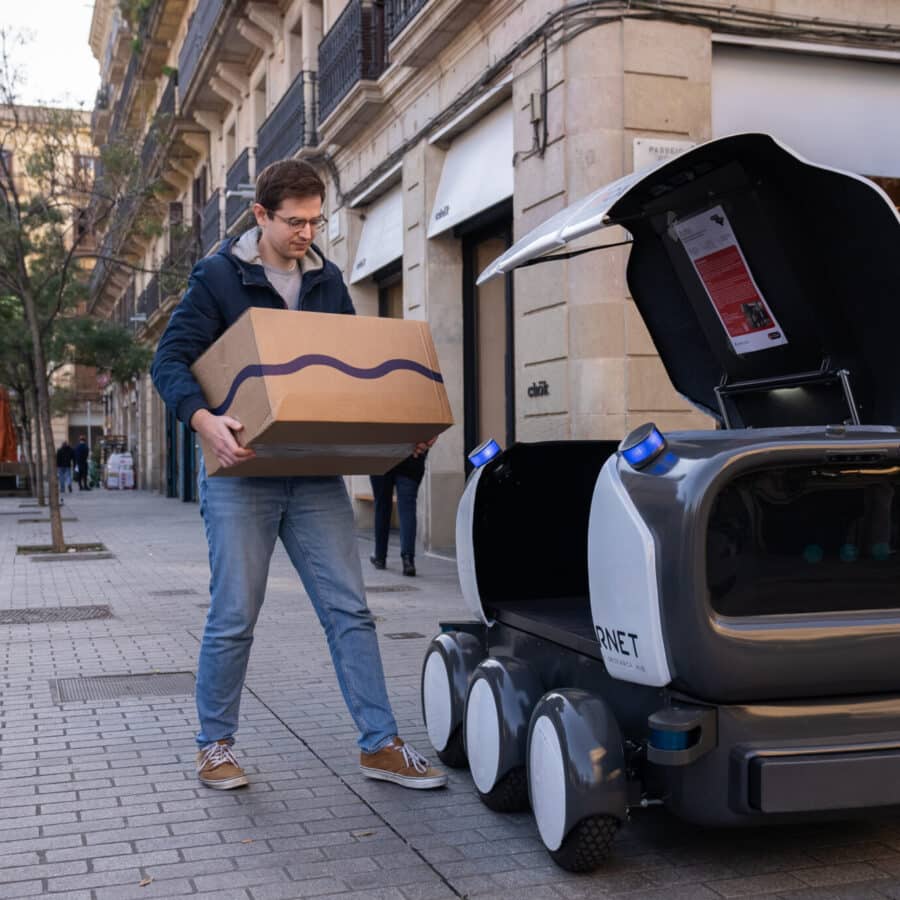 Barcelona pone a prueba robots autónomos para la entrega de paquetería sostenible 2