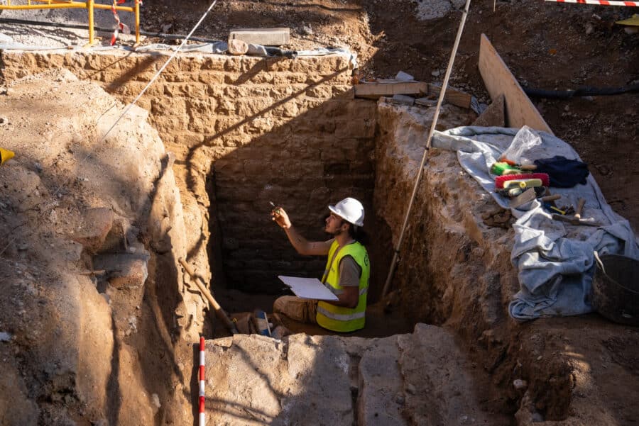 La Rambla de Barcelona revela sus secretos históricos durante las obras de reforma