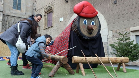 Giant 'Tió' in Santa Llúcia Fair