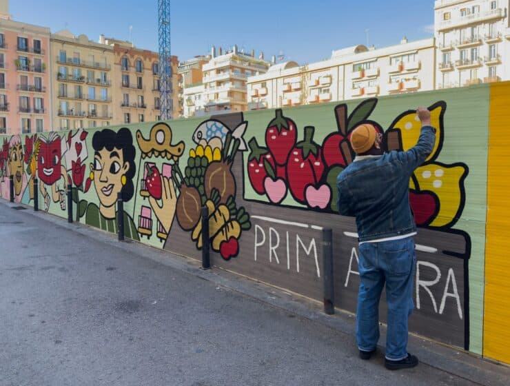 Un nuevo mural transforma el paisaje urbano en el corazón del barrio de Gràcia 3