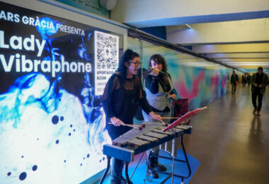 instalación interactiva sonora y visual para mejorar la experiencia de viaje del usuario