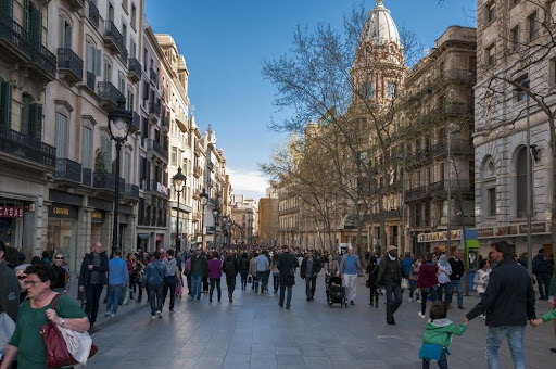 los locales comerciales se han consolidado como el activo más rentable en Barcelona